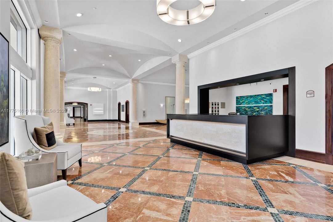 Activo con contrato: $2,440,000 (3 camas, 3 baños, 2602 Pies cuadrados)