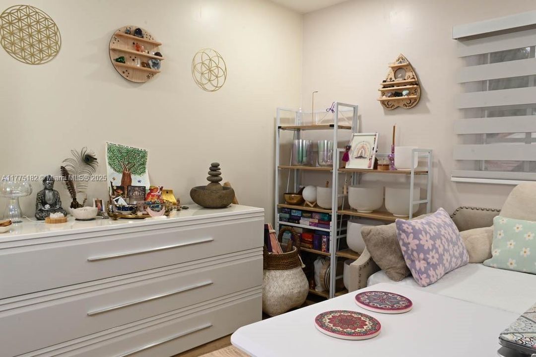 For Sale: $549,999 (3 beds, 2 baths, 1410 Square Feet)