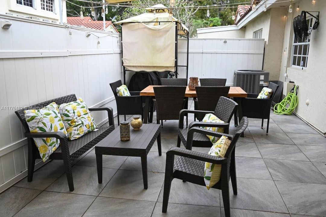 For Sale: $549,999 (3 beds, 2 baths, 1410 Square Feet)