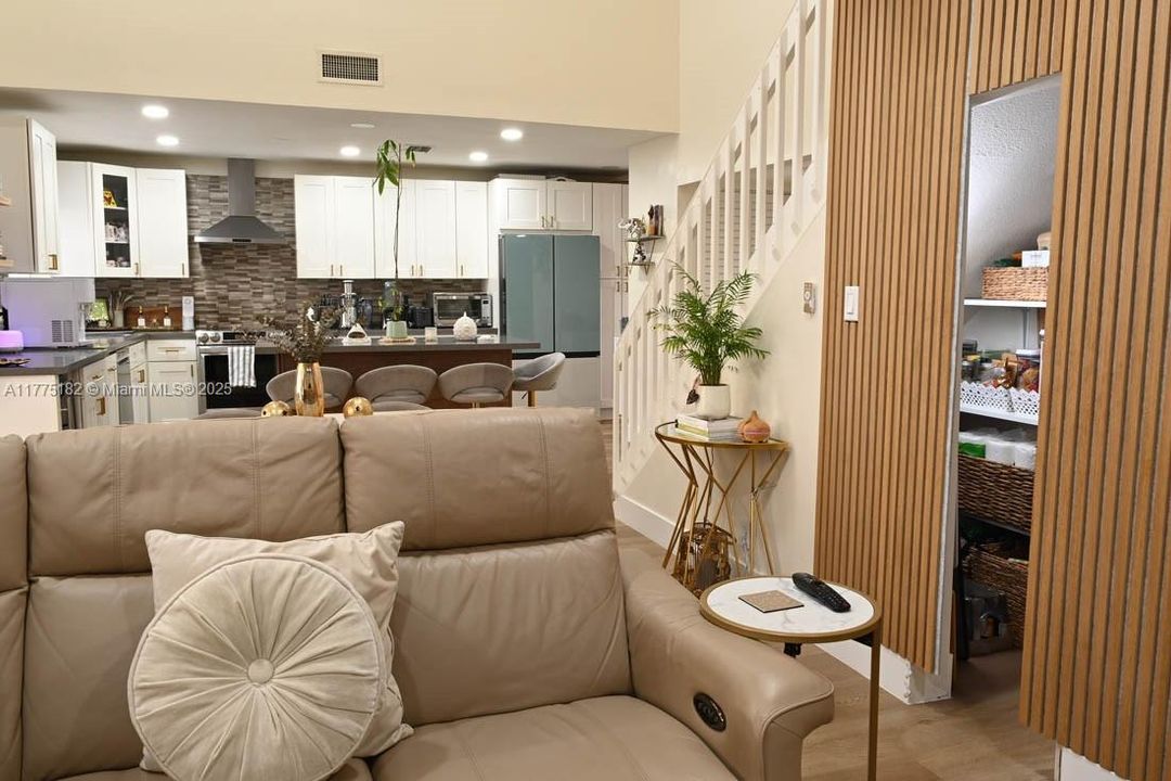 For Sale: $549,999 (3 beds, 2 baths, 1410 Square Feet)