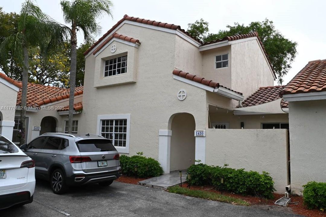 For Sale: $549,999 (3 beds, 2 baths, 1410 Square Feet)