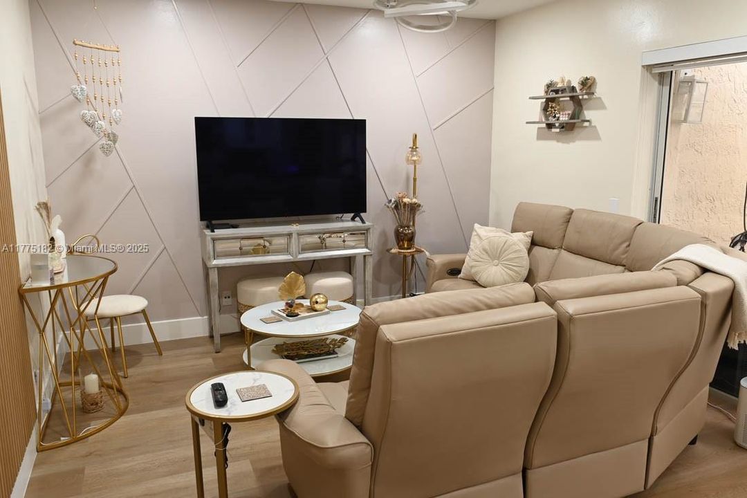 For Sale: $549,999 (3 beds, 2 baths, 1410 Square Feet)