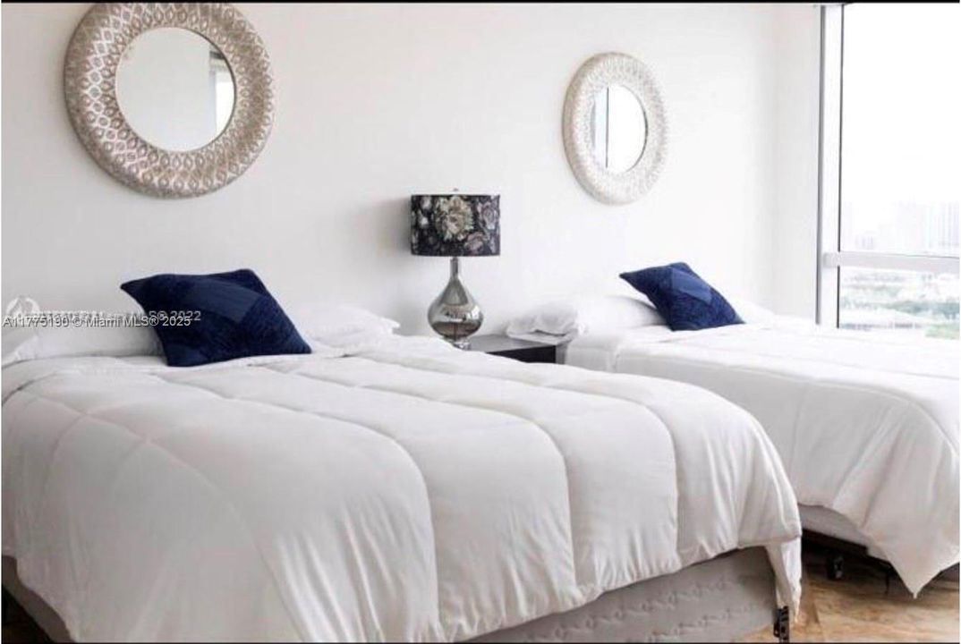 出租: $4,000 (2 贝兹, 2 浴室, 1048 平方英尺)