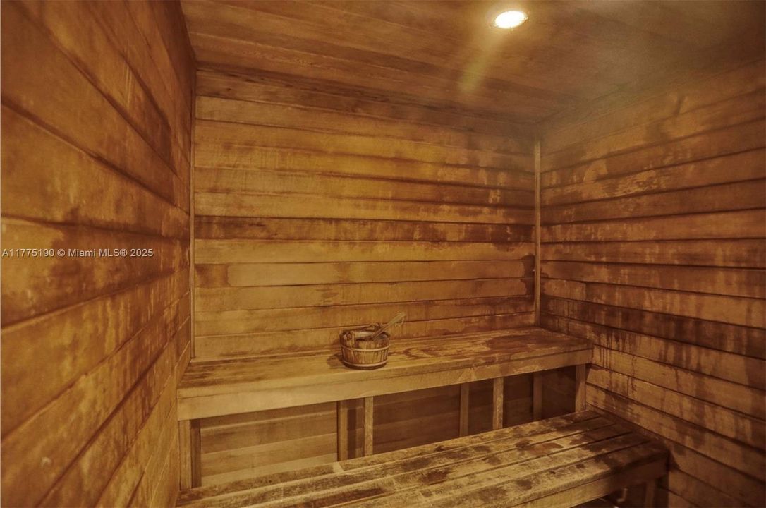 出租: $4,000 (2 贝兹, 2 浴室, 1048 平方英尺)