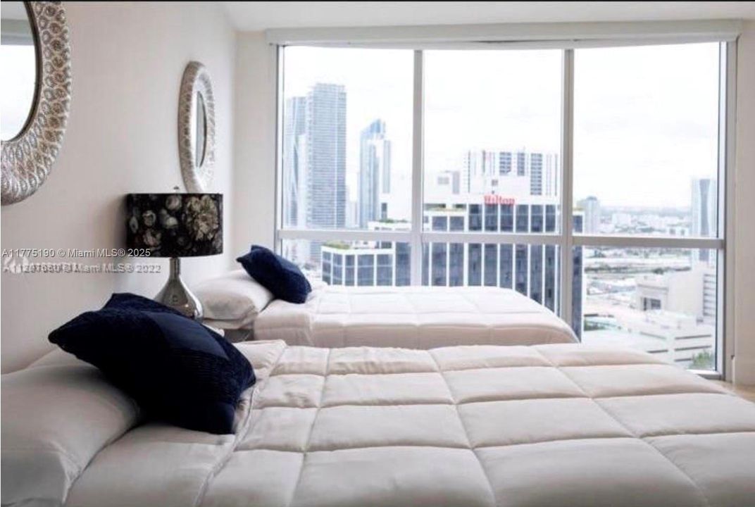 出租: $4,000 (2 贝兹, 2 浴室, 1048 平方英尺)