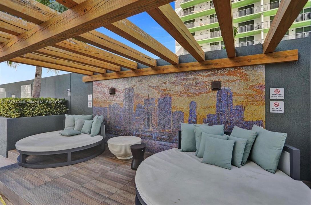 出租: $4,000 (2 贝兹, 2 浴室, 1048 平方英尺)