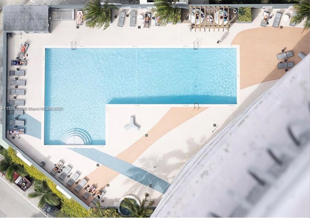 出租: $4,000 (2 贝兹, 2 浴室, 1048 平方英尺)