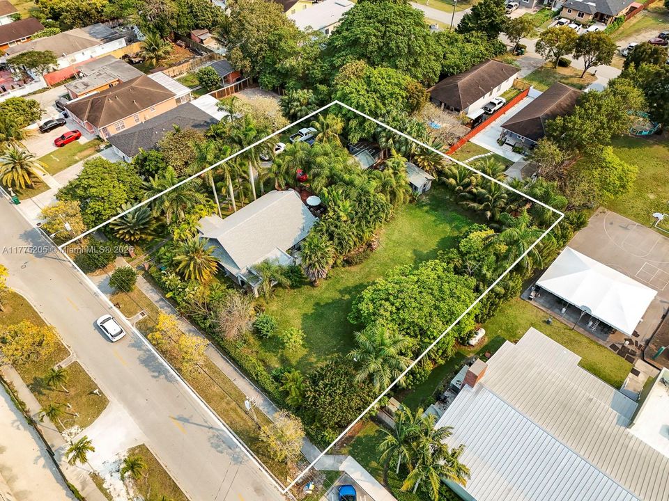 Под контрактом: $850,000 (5 спален, 3 ванн, 1952 Квадратных фут)