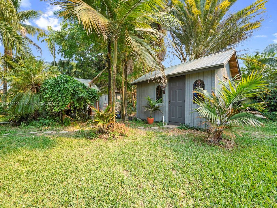 Под контрактом: $850,000 (5 спален, 3 ванн, 1952 Квадратных фут)