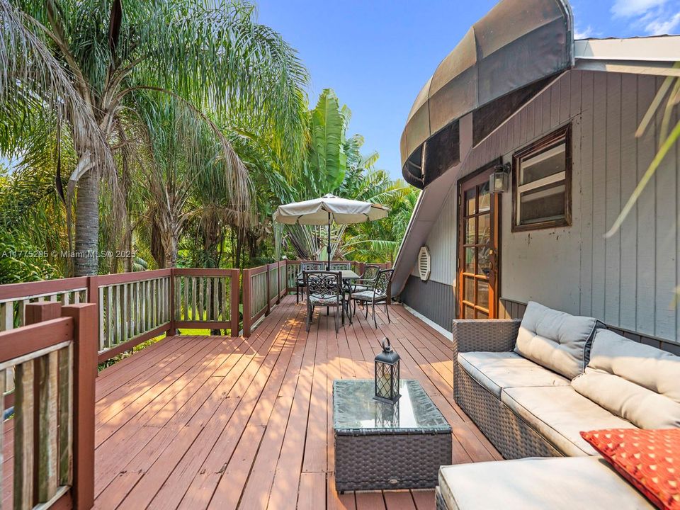 Под контрактом: $850,000 (5 спален, 3 ванн, 1952 Квадратных фут)