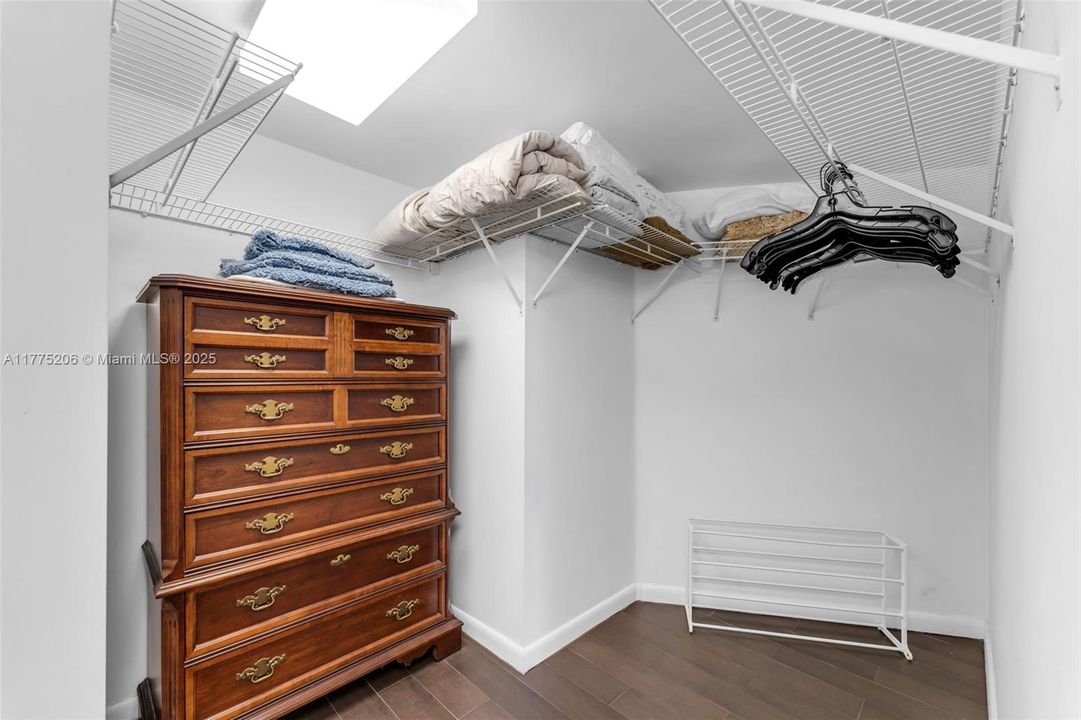 待售: $1,750,000 (2 贝兹, 2 浴室, 1530 平方英尺)