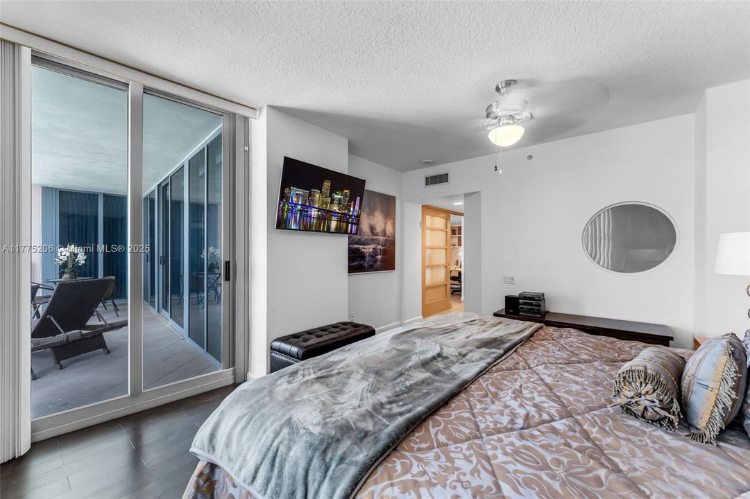 待售: $1,750,000 (2 贝兹, 2 浴室, 1530 平方英尺)