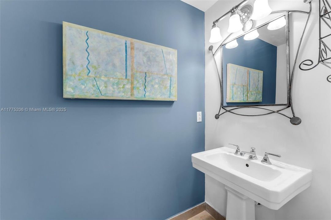 待售: $1,750,000 (2 贝兹, 2 浴室, 1530 平方英尺)