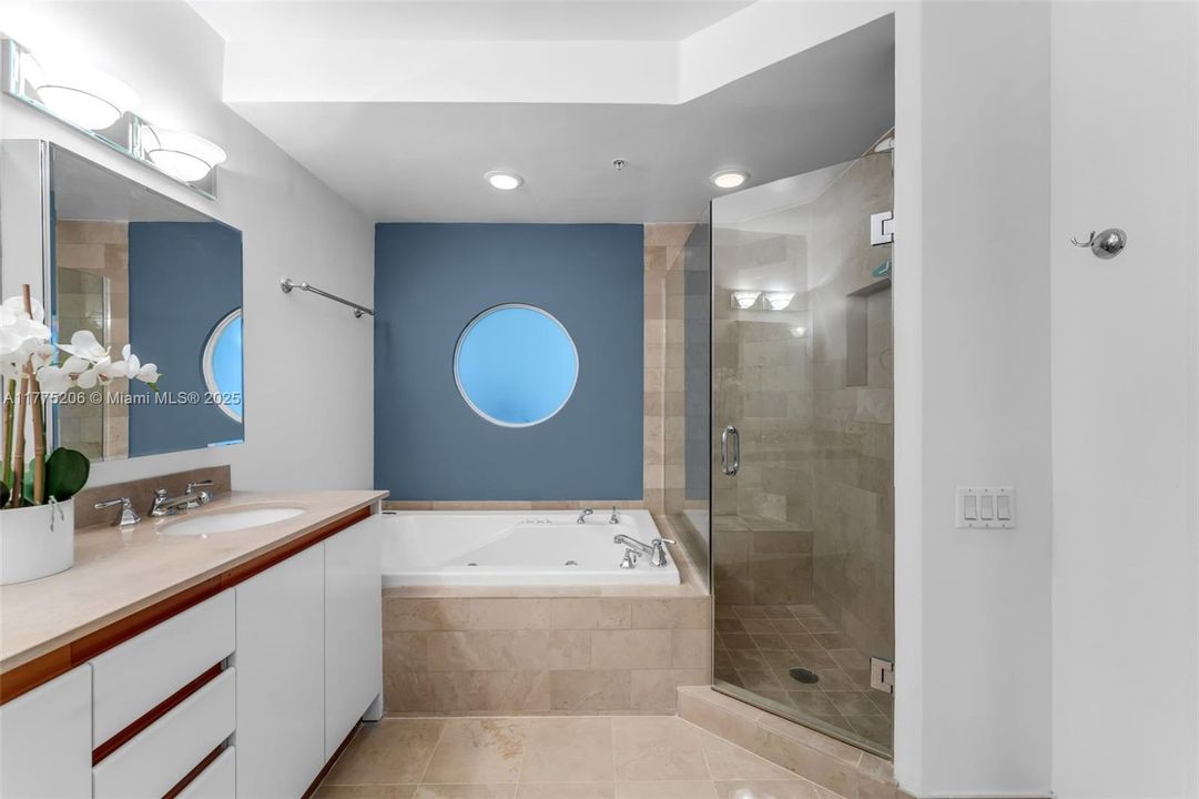 待售: $1,750,000 (2 贝兹, 2 浴室, 1530 平方英尺)