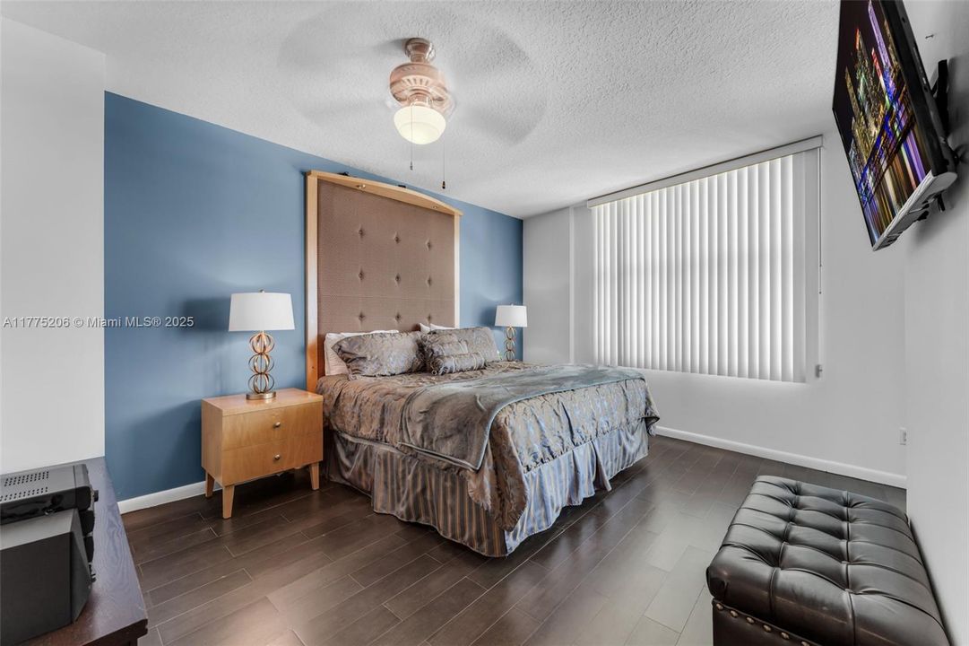 待售: $1,750,000 (2 贝兹, 2 浴室, 1530 平方英尺)