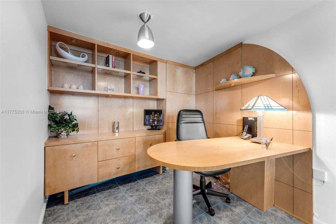 待售: $1,750,000 (2 贝兹, 2 浴室, 1530 平方英尺)