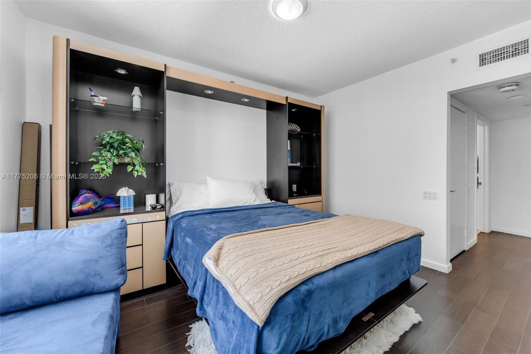 待售: $1,750,000 (2 贝兹, 2 浴室, 1530 平方英尺)