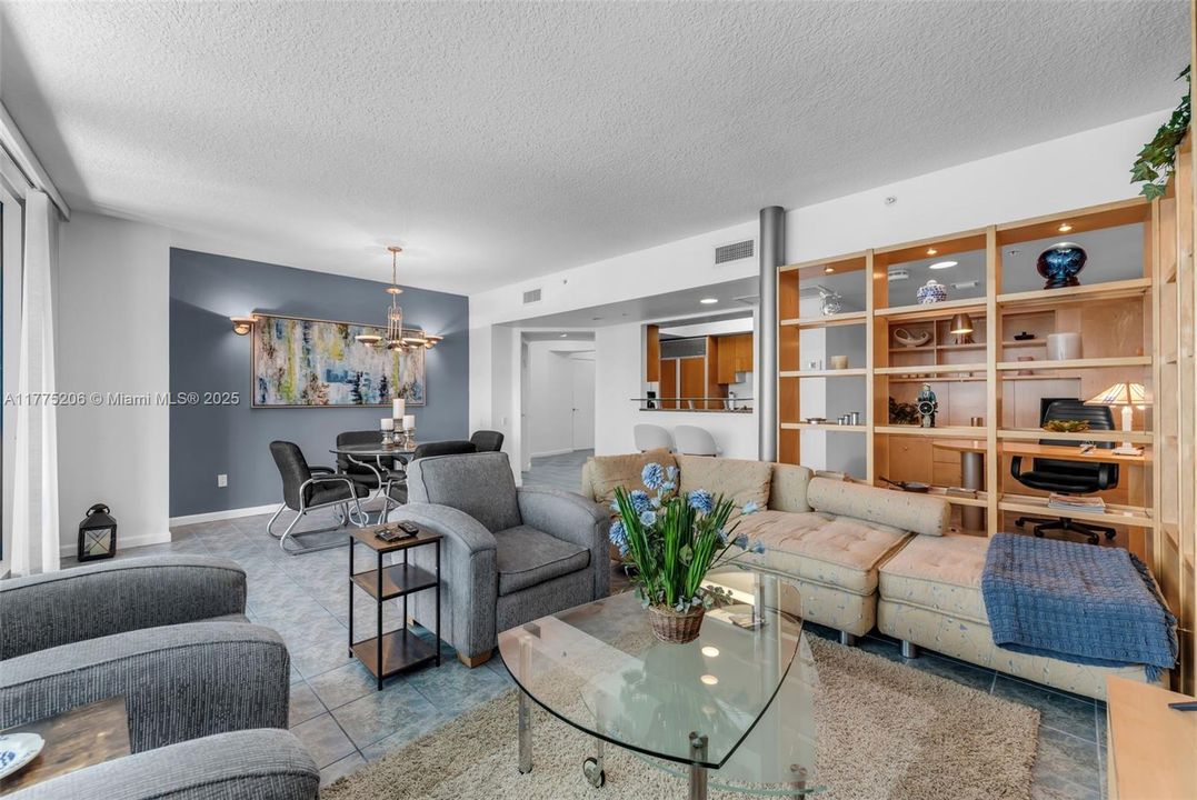 待售: $1,750,000 (2 贝兹, 2 浴室, 1530 平方英尺)