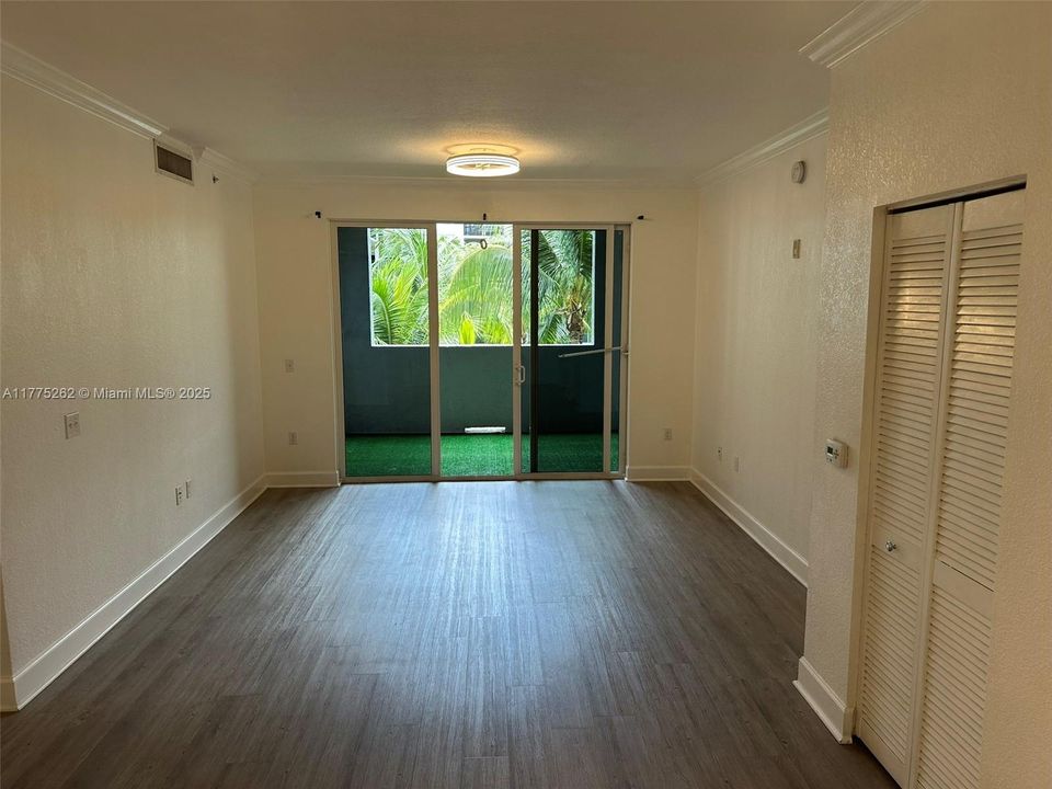 For Sale: $307,000 (2 beds, 2 baths, 1012 Square Feet)