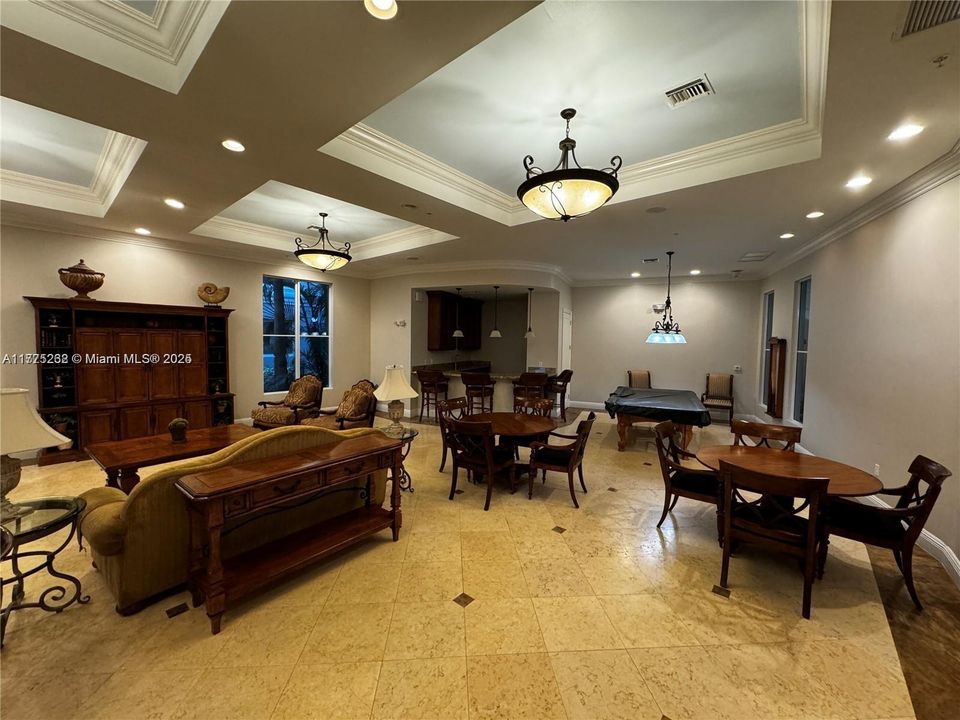 For Sale: $307,000 (2 beds, 2 baths, 1012 Square Feet)