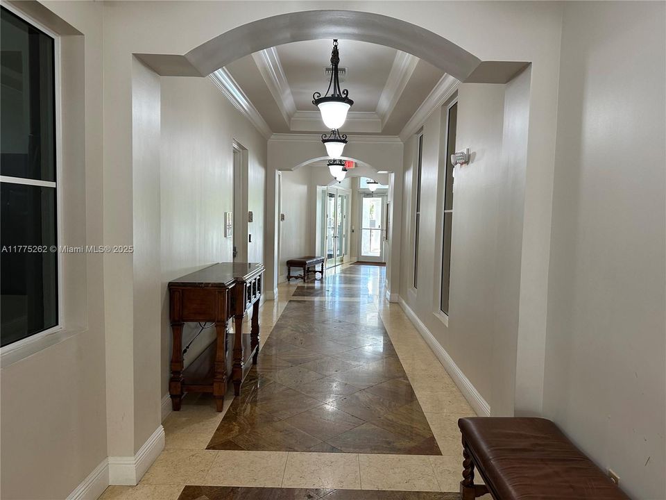 For Sale: $307,000 (2 beds, 2 baths, 1012 Square Feet)