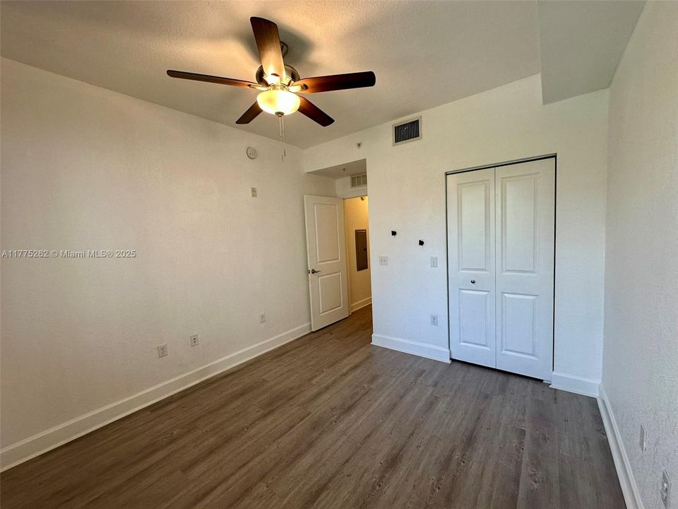 For Sale: $307,000 (2 beds, 2 baths, 1012 Square Feet)
