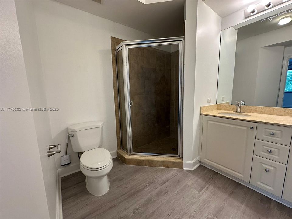 For Sale: $307,000 (2 beds, 2 baths, 1012 Square Feet)