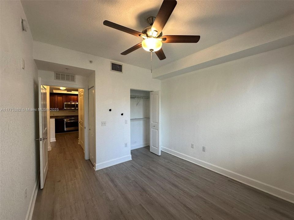 For Sale: $307,000 (2 beds, 2 baths, 1012 Square Feet)