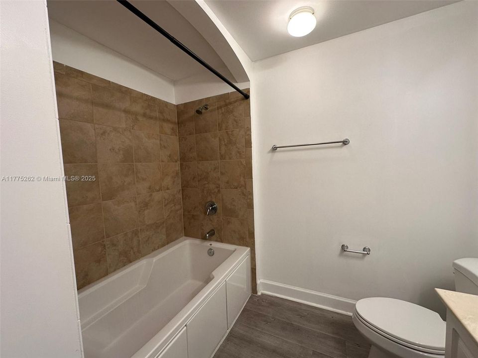 For Sale: $307,000 (2 beds, 2 baths, 1012 Square Feet)