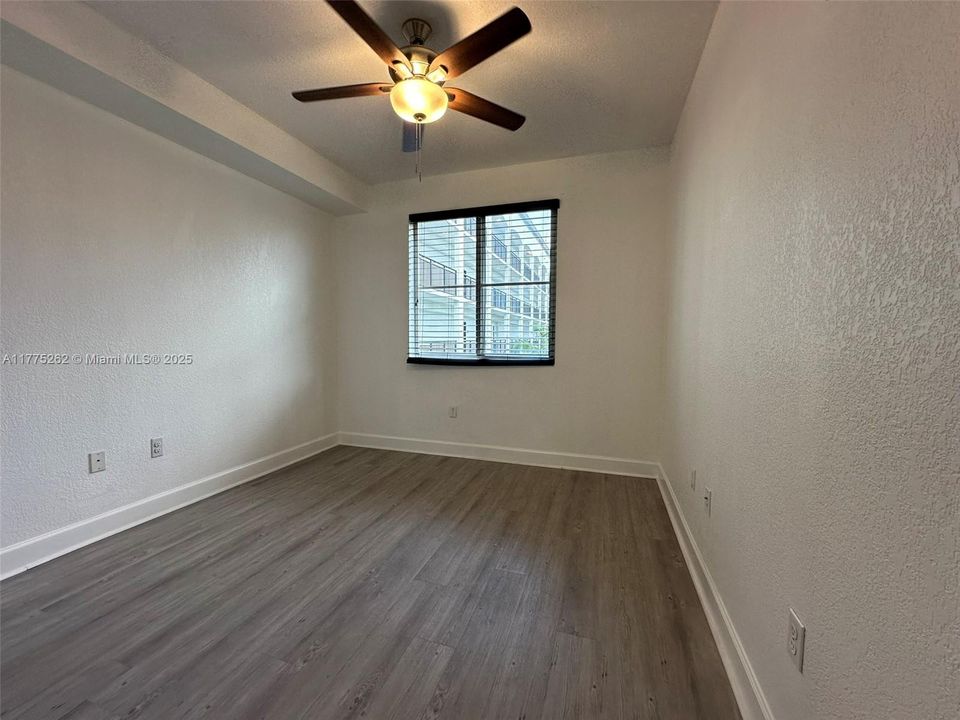 For Sale: $307,000 (2 beds, 2 baths, 1012 Square Feet)