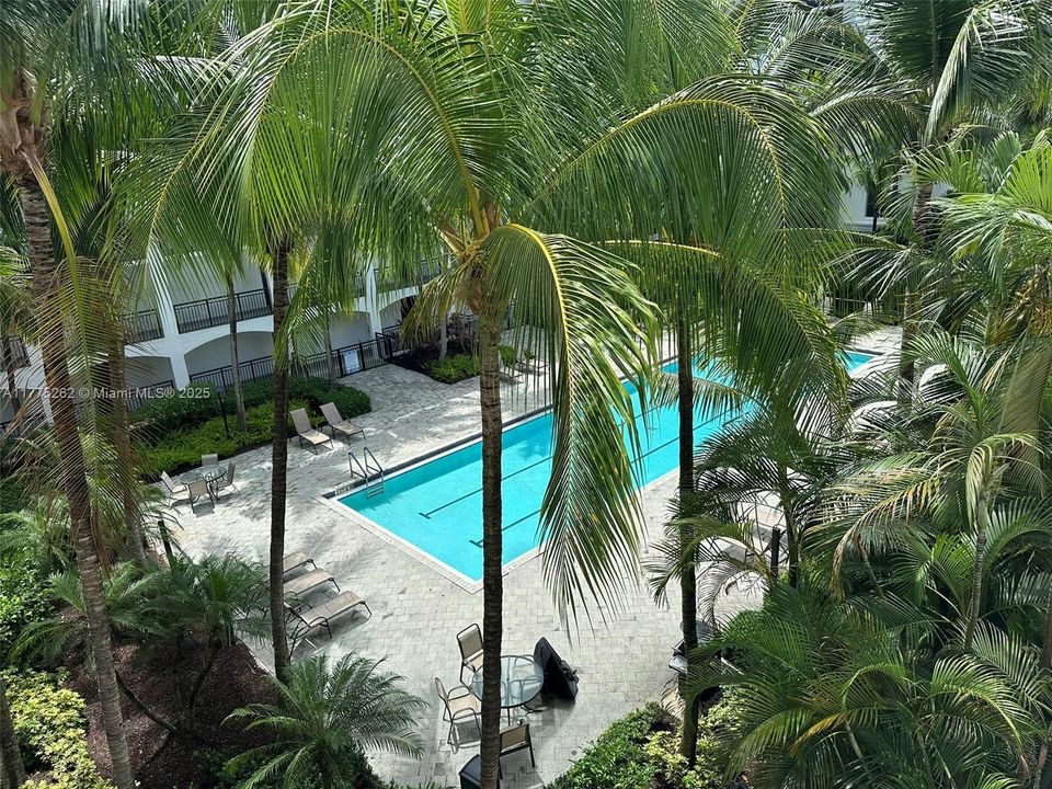 For Sale: $307,000 (2 beds, 2 baths, 1012 Square Feet)