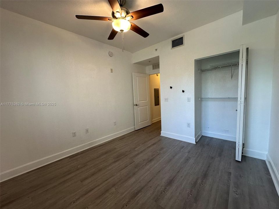 For Sale: $307,000 (2 beds, 2 baths, 1012 Square Feet)