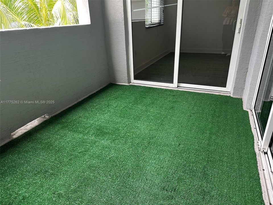 For Sale: $307,000 (2 beds, 2 baths, 1012 Square Feet)