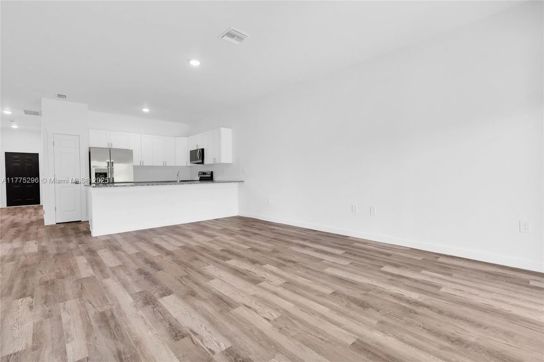 Recently Rented: $2,200 (3 beds, 2 baths, 0 Square Feet)