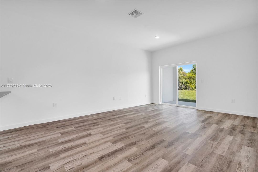 Recently Rented: $2,200 (3 beds, 2 baths, 0 Square Feet)