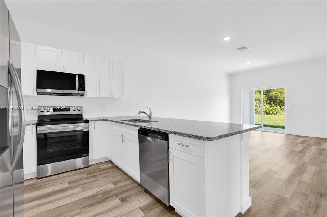 Recently Rented: $2,200 (3 beds, 2 baths, 0 Square Feet)