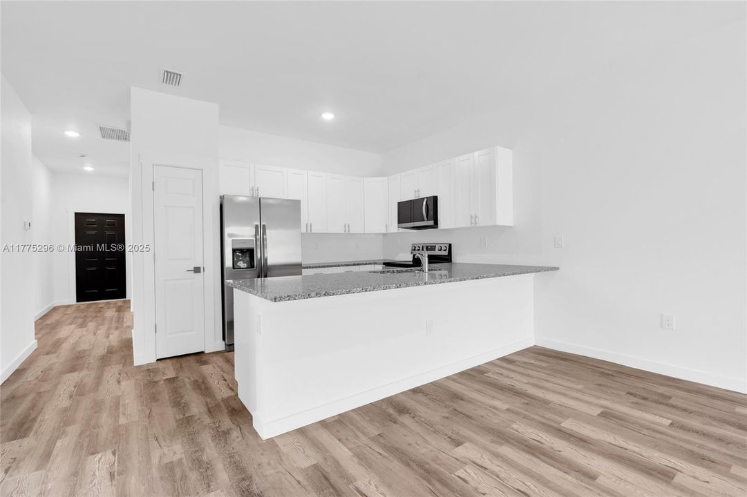 Recently Rented: $2,200 (3 beds, 2 baths, 0 Square Feet)