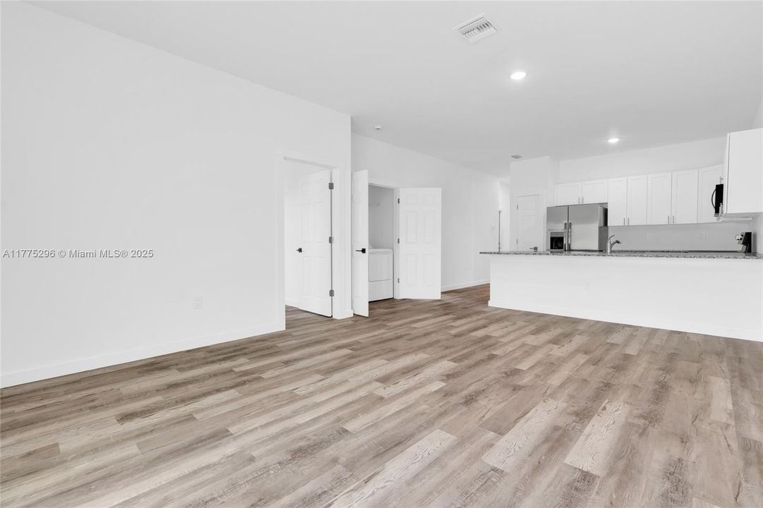 Recently Rented: $2,200 (3 beds, 2 baths, 0 Square Feet)