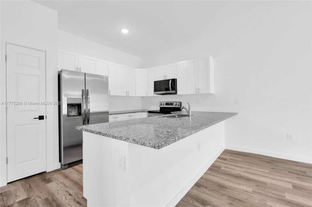 Recently Rented: $2,200 (3 beds, 2 baths, 0 Square Feet)