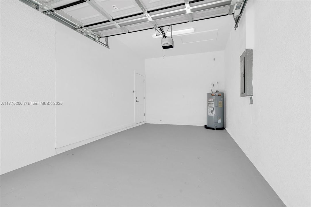 Recently Rented: $2,200 (3 beds, 2 baths, 0 Square Feet)