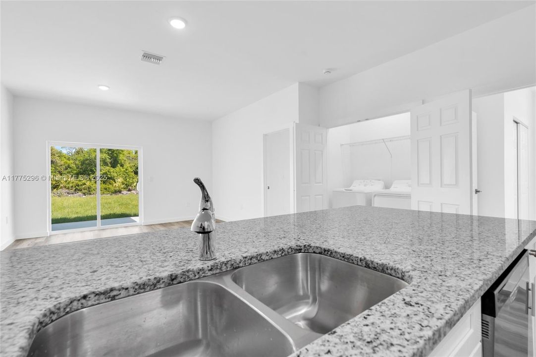 Recently Rented: $2,200 (3 beds, 2 baths, 0 Square Feet)