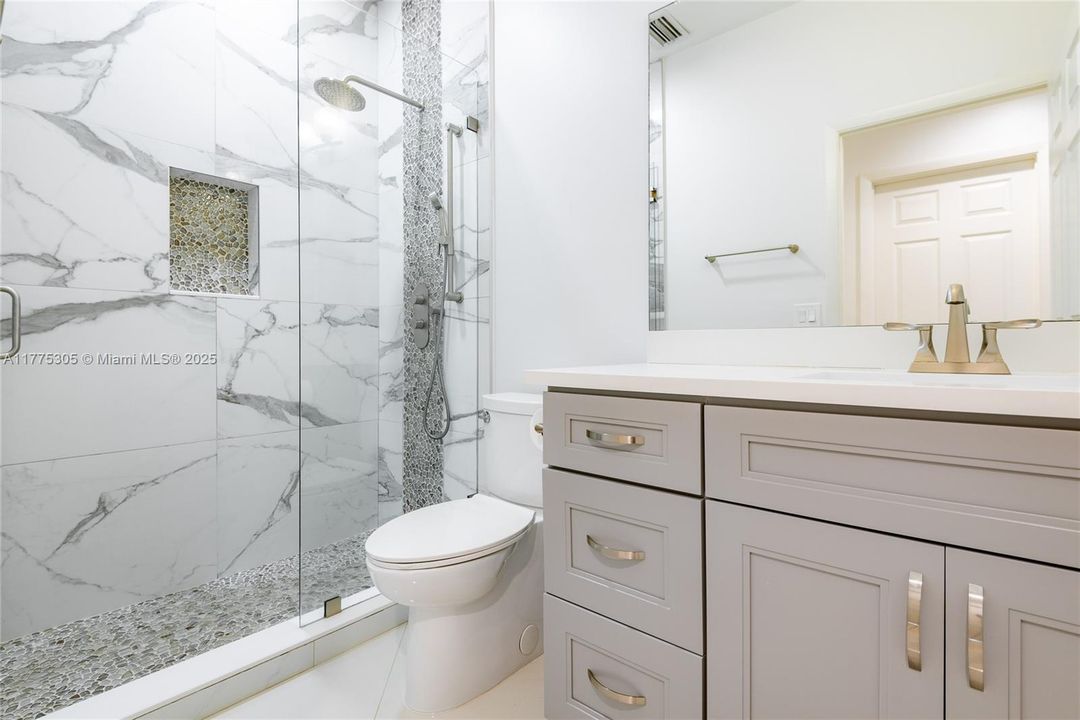 合同活跃: $699,000 (3 贝兹, 2 浴室, 1861 平方英尺)