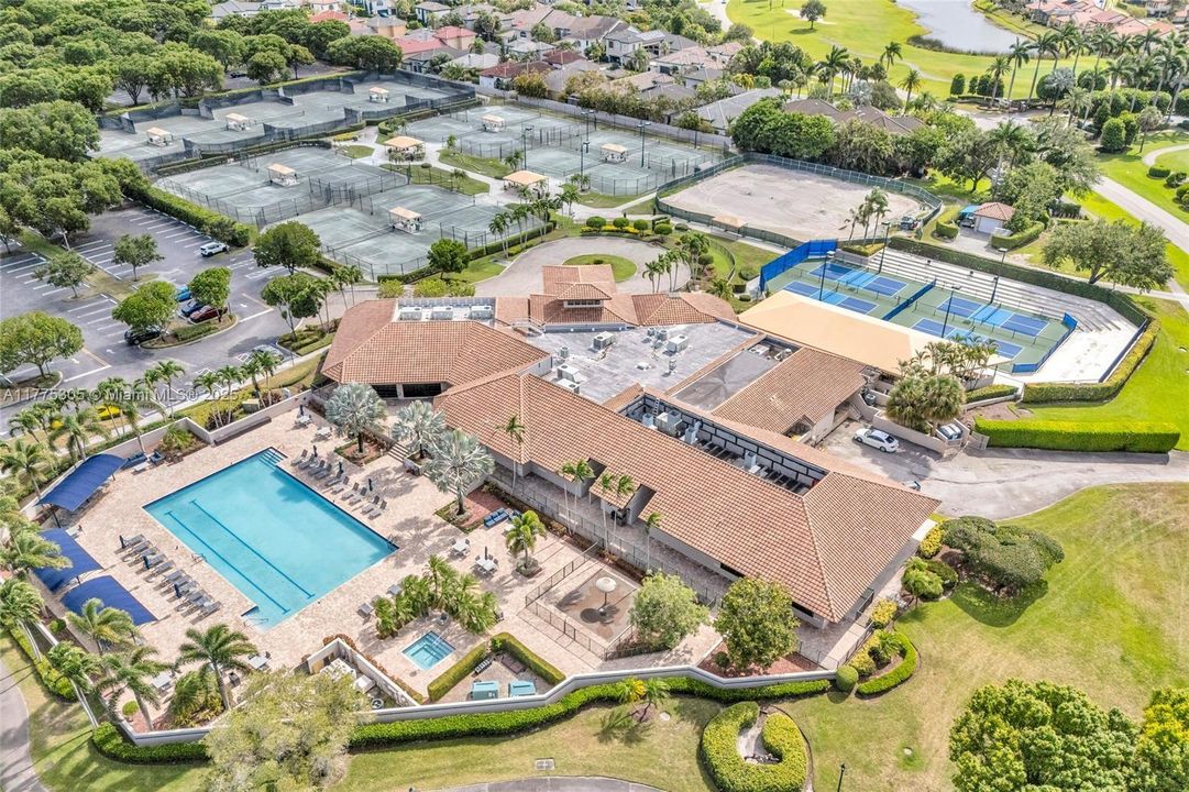 合同活跃: $699,000 (3 贝兹, 2 浴室, 1861 平方英尺)