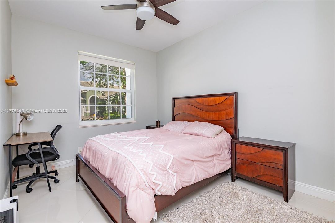 合同活跃: $699,000 (3 贝兹, 2 浴室, 1861 平方英尺)