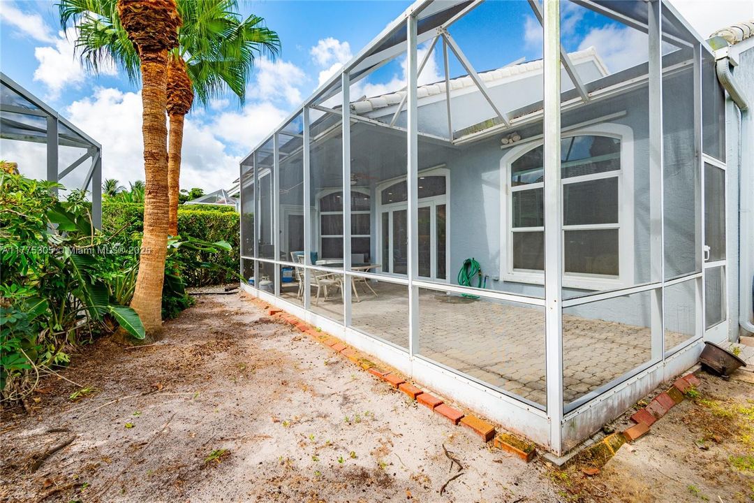 合同活跃: $699,000 (3 贝兹, 2 浴室, 1861 平方英尺)