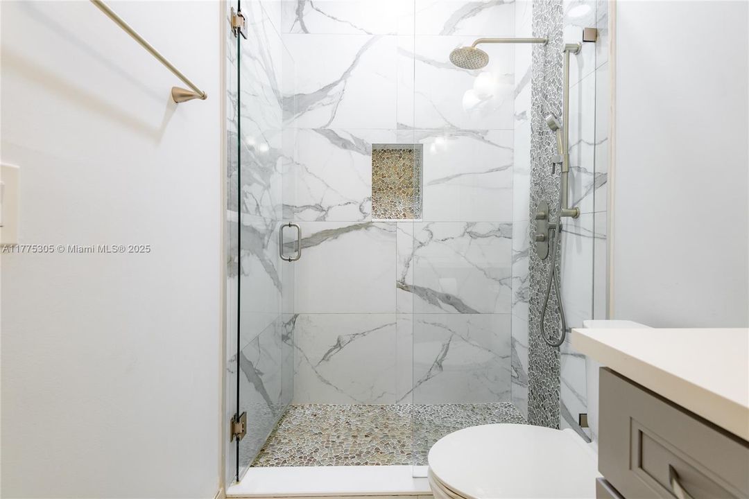 合同活跃: $699,000 (3 贝兹, 2 浴室, 1861 平方英尺)