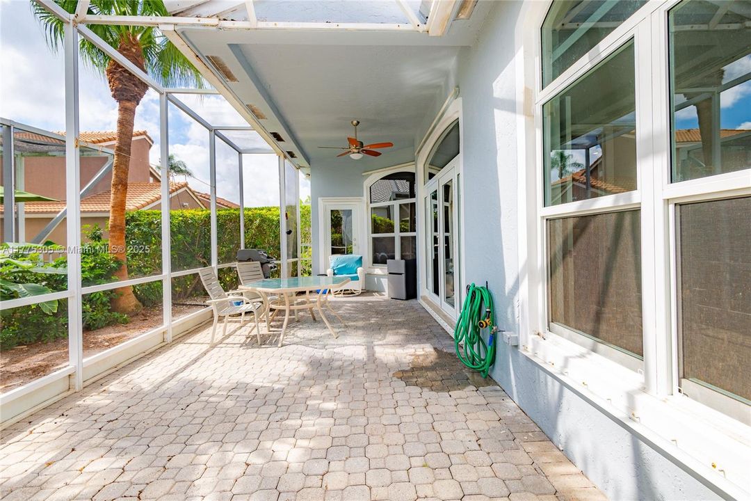 合同活跃: $699,000 (3 贝兹, 2 浴室, 1861 平方英尺)