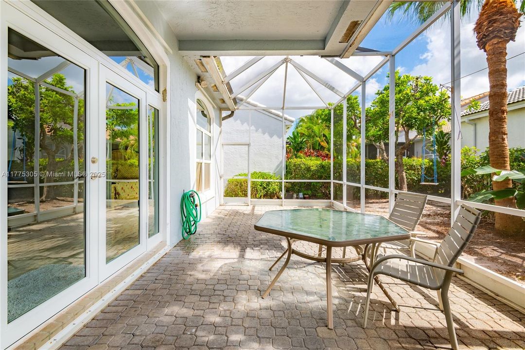 合同活跃: $699,000 (3 贝兹, 2 浴室, 1861 平方英尺)