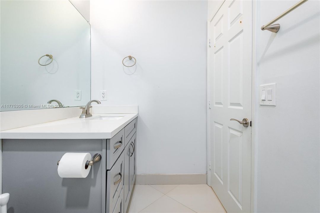 合同活跃: $699,000 (3 贝兹, 2 浴室, 1861 平方英尺)