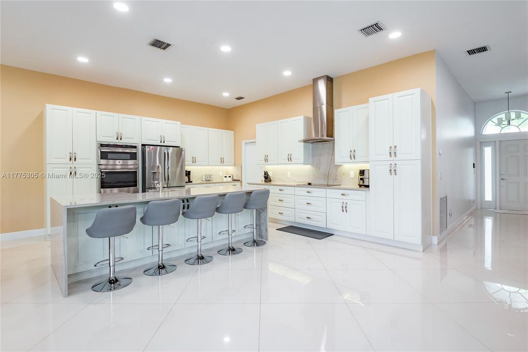 合同活跃: $699,000 (3 贝兹, 2 浴室, 1861 平方英尺)